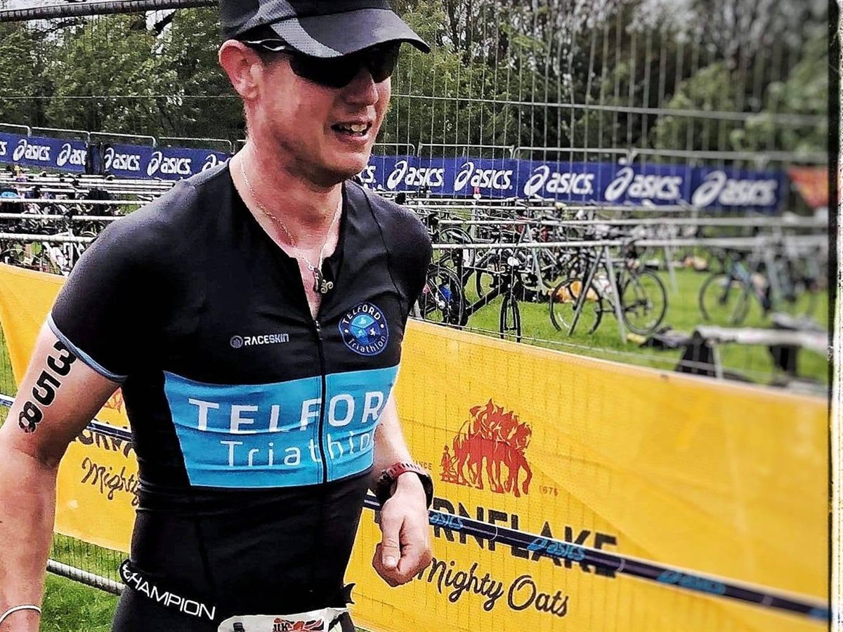 Luke Mills racing in Telford Triathlon kit